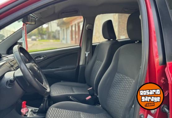 Autos - Toyota Etios 2015 GNC 150000Km - En Venta