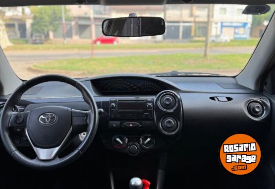 Autos - Toyota Etios 2015 GNC 150000Km - En Venta