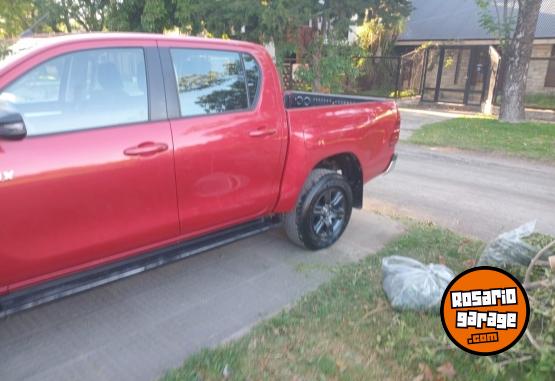 Camionetas - Toyota Hilux DC SR 2.4 2022 Diesel 55000Km - En Venta