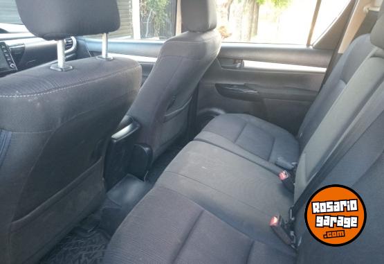 Camionetas - Toyota Hilux DC SR 2.4 2022 Diesel 55000Km - En Venta