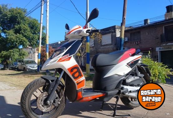 Motos - Aprilia SR 160 2024 Nafta 3800Km - En Venta