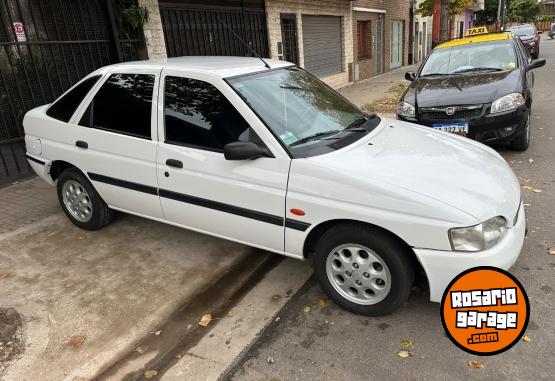 Autos - Ford Escort 1999 Nafta 141000Km - En Venta