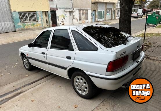 Autos - Ford Escort 1999 Nafta 141000Km - En Venta