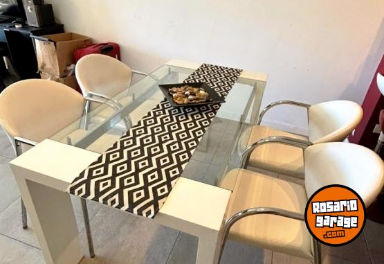 Hogar - Mesa de comedor + 4 sillas - En Venta
