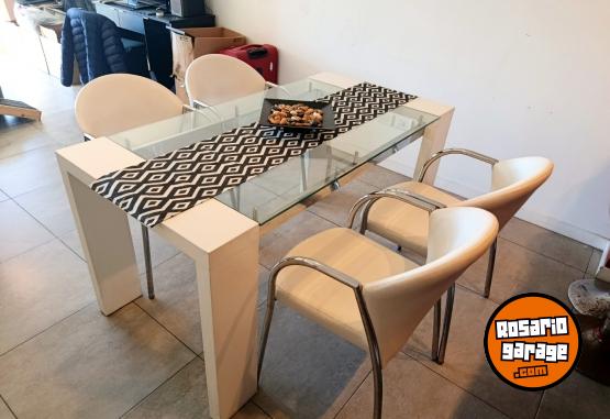 Hogar - Mesa de comedor + 4 sillas - En Venta