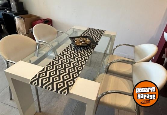 Hogar - Mesa de comedor + 4 sillas - En Venta