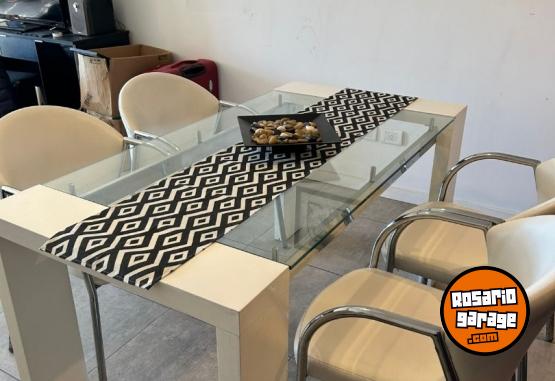 Hogar - Mesa de comedor + 4 sillas - En Venta