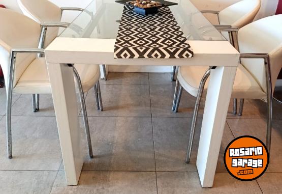 Hogar - Mesa de comedor + 4 sillas - En Venta