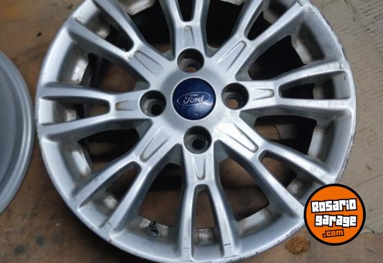 Accesorios para Autos - Llantas 15 Ford Ecosport Muy buenas. $460.000 las 4. NO BAJO PRECIO - En Venta