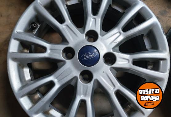 Accesorios para Autos - Llantas 15 Ford Ecosport Muy buenas. $460.000 las 4. NO BAJO PRECIO - En Venta