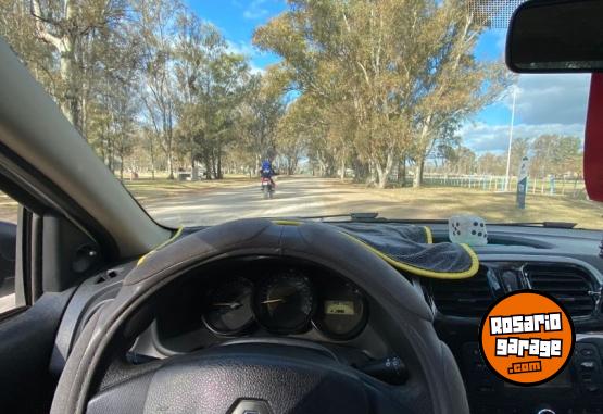 Autos - Renault Logan 2014 GNC 230000Km - En Venta