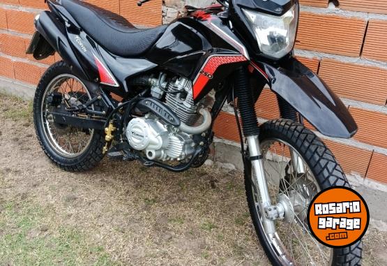 Motos - Corven Triax 250 2016 Nafta 14000Km - En Venta