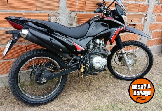 Motos - Corven Triax 250 2016 Nafta 14000Km - En Venta