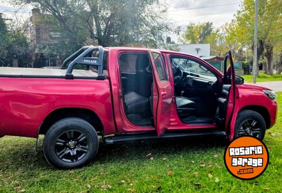 Camionetas - Toyota Hilux SR 2023 Diesel 65000Km - En Venta