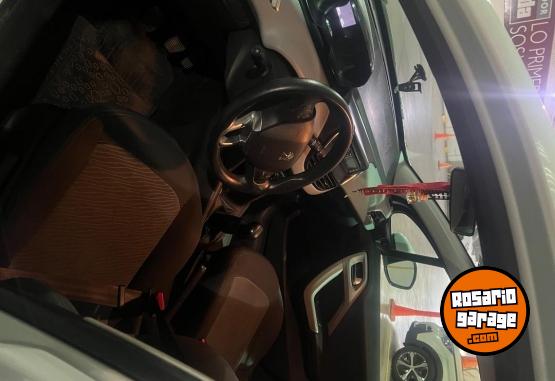 Autos - Peugeot Peugeot 208 2016 Nafta 100000Km - En Venta