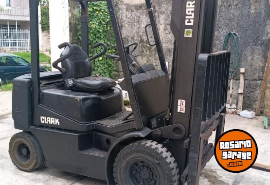 Camiones y Grúas - Autoelevador clark - En Venta