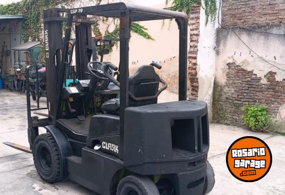 Camiones y Grúas - Autoelevador clark - En Venta