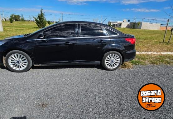 Autos - Ford Focus 4p 2.0  TITANIUNM 2017 Nafta 135000Km - En Venta