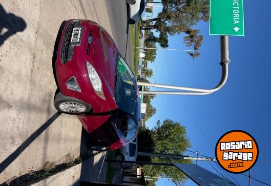 Autos - Ford Fiesta Kinetic titanium 2011 Nafta 152000Km - En Venta