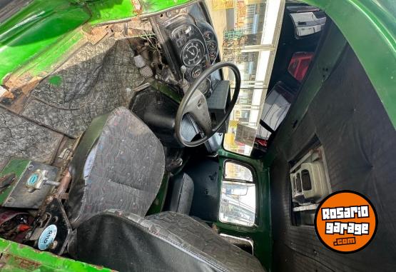 Camiones y Gr�as - VENDO 1521 muy buen estado - En Venta