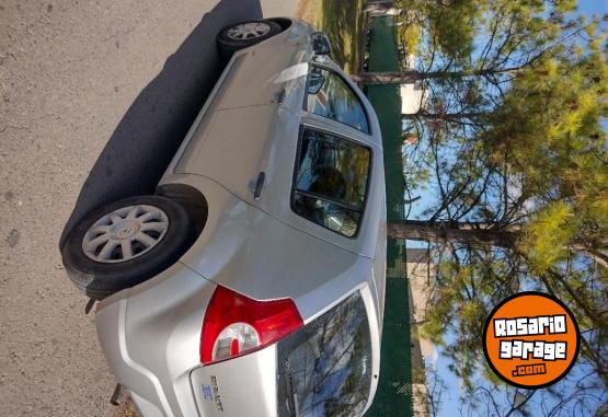 Autos - Renault Sandero 2010 Nafta 175000Km - En Venta