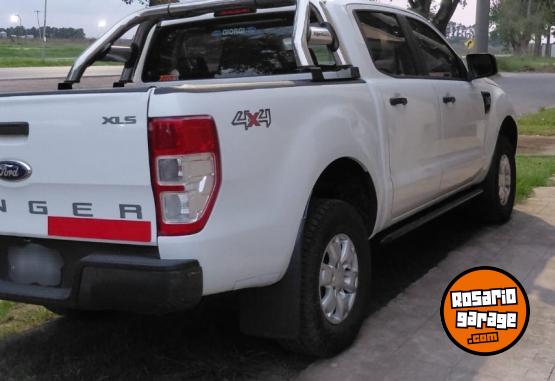 Camionetas - Ford Ranger xls 2015 Diesel 245000Km - En Venta