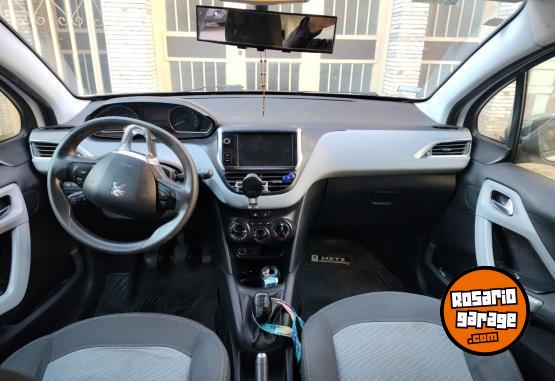 Autos - Peugeot Touchscreen full 1.5 208 2016 Nafta 105000Km - En Venta