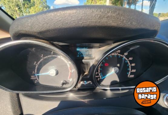 Autos - Ford Fiesta Titanium 2015 Nafta 120000Km - En Venta