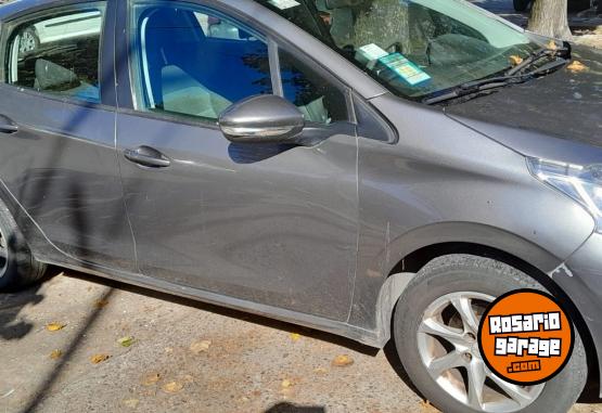 Autos - Peugeot 208 2014 Nafta 140000Km - En Venta