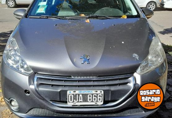 Autos - Peugeot 208 2014 Nafta 140000Km - En Venta