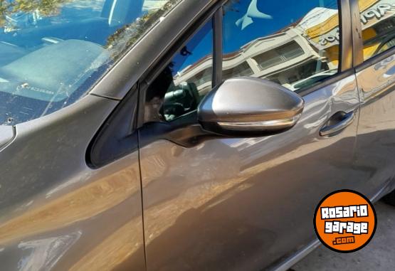 Autos - Peugeot 208 2014 Nafta 140000Km - En Venta