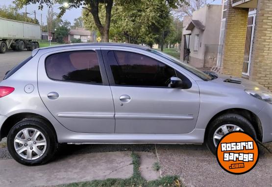 Autos - Peugeot 207 compact hdi 2015 Diesel 98000Km - En Venta