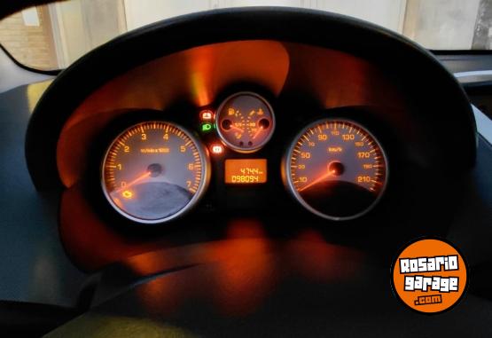 Autos - Peugeot 207 compact hdi 2015 Diesel 98000Km - En Venta