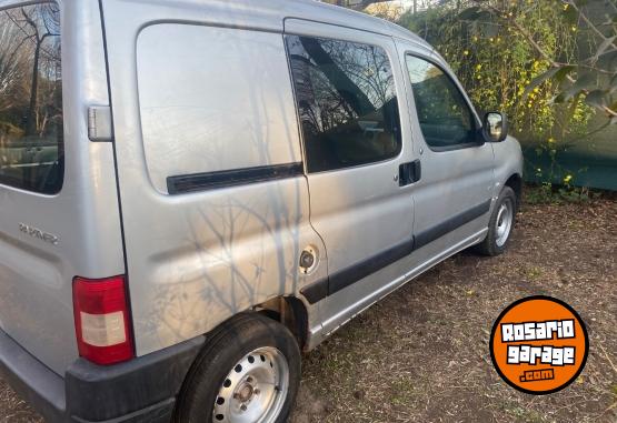 Utilitarios - Peugeot Partner hdi 2012 Diesel 260000Km - En Venta