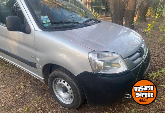 Utilitarios - Peugeot Partner hdi 2012 Diesel 260000Km - En Venta