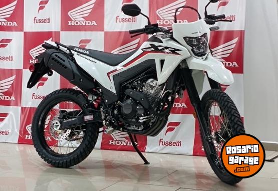 Motos - Honda TORNADO XR 300 L 2025 Nafta 3500Km - En Venta