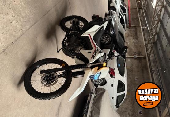 Motos - Honda TORNADO XR 300 L 2025 Nafta 3500Km - En Venta