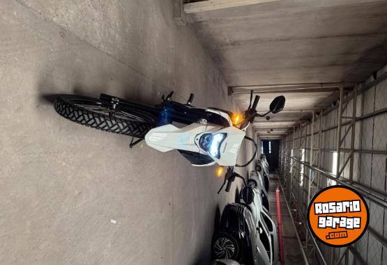 Motos - Honda TORNADO XR 300 L 2025 Nafta 3500Km - En Venta