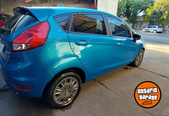 Autos - Ford Fiesta kinetic impecable 2016 GNC 129000Km - En Venta