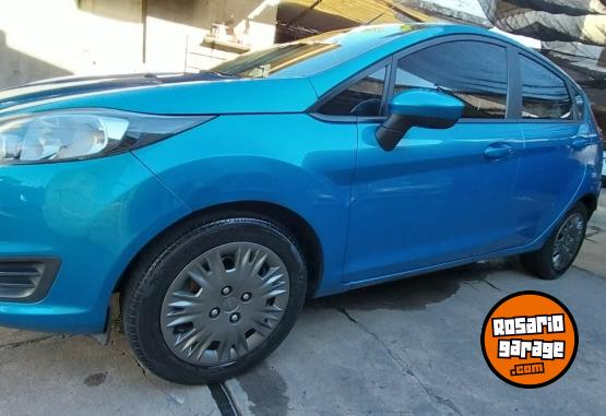 Autos - Ford Fiesta kinetic impecable 2016 GNC 129000Km - En Venta