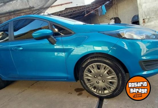 Autos - Ford Fiesta kinetic impecable 2016 GNC 129000Km - En Venta
