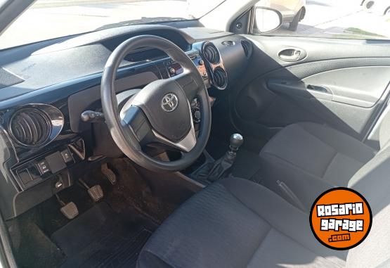 Autos - Toyota Etios 2023 Nafta 27000Km - En Venta