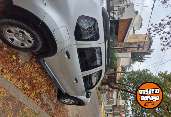 Autos - Renault Duster 2013 Nafta 240000Km - En Venta