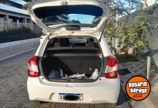 Autos - Toyota Etios 2018 Nafta 73000Km - En Venta