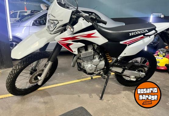Motos - Honda Tornado 2023 Nafta 6000Km - En Venta