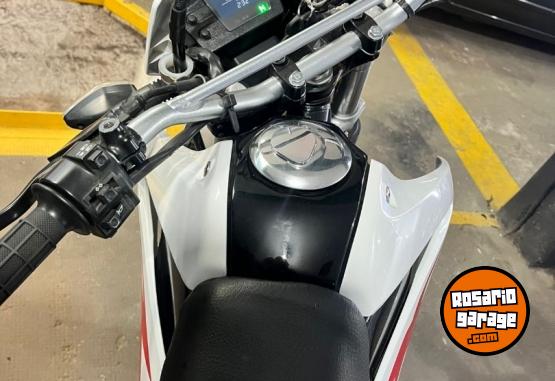 Motos - Honda Tornado 2023 Nafta 6000Km - En Venta