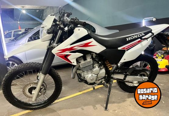 Motos - Honda Tornado 2023 Nafta 6000Km - En Venta