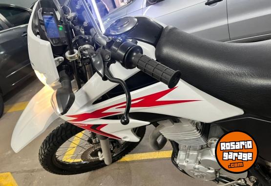 Motos - Honda Tornado 2023 Nafta 6000Km - En Venta