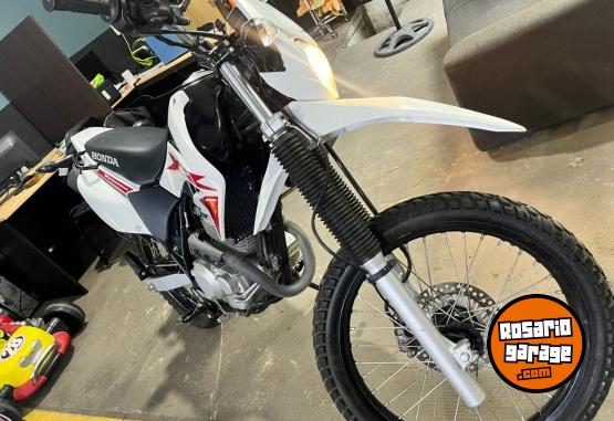 Motos - Honda Tornado 2023 Nafta 6000Km - En Venta
