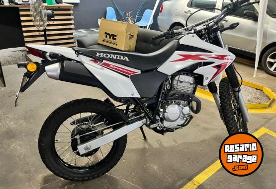 Motos - Honda Tornado 2023 Nafta 6000Km - En Venta